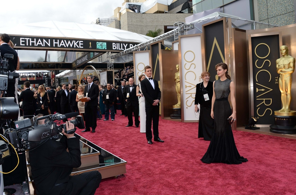 Emma-2014-march-86th-annual-academy-awards_46.jpg