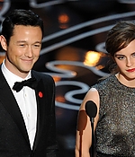 Emma-2014-march-86th-annual-academy-awards_13.jpg