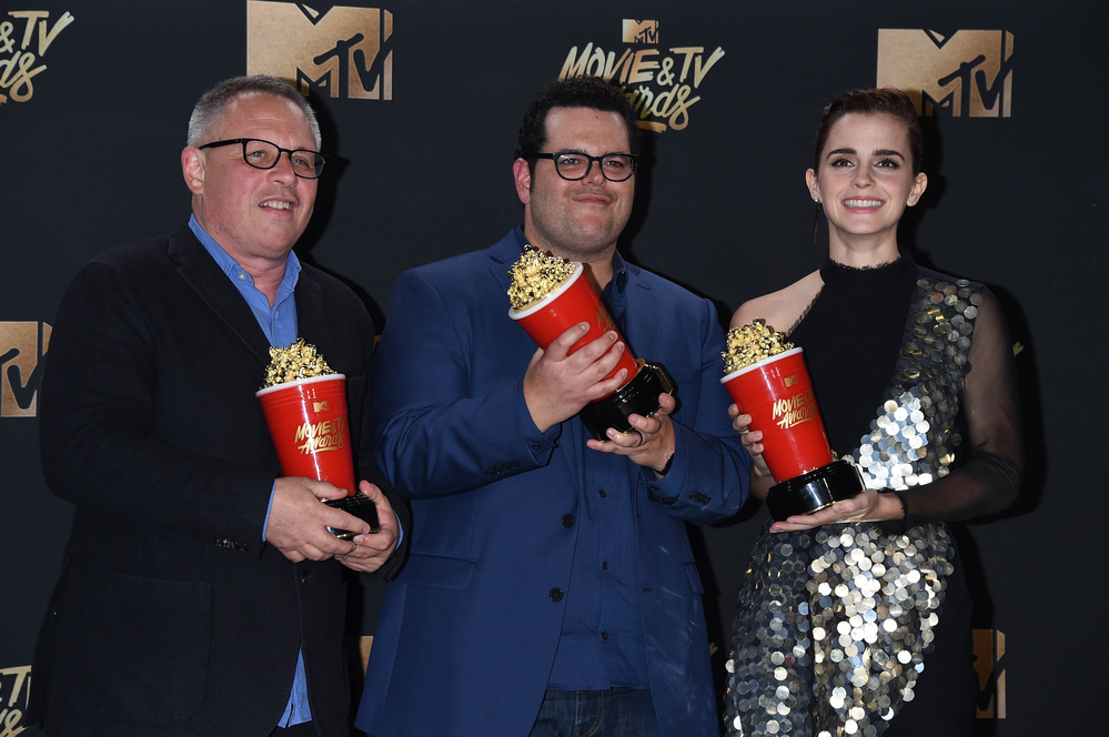 emma_watson_2017_may_7th_mtv_movie_tv_awards_128.jpg