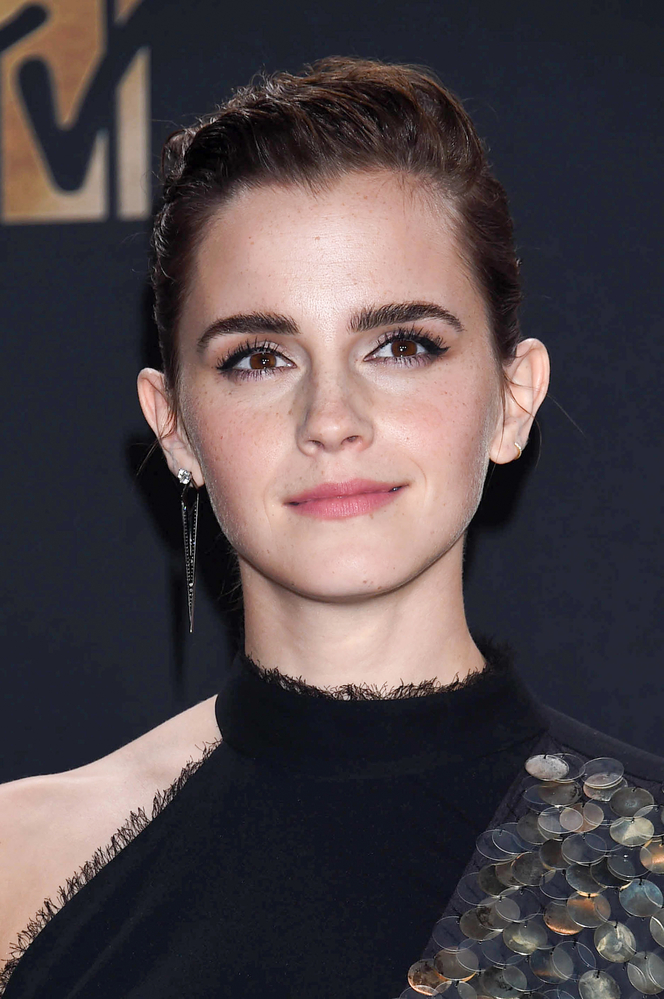 emma_watson_2017_may_7th_mtv_movie_tv_awards_192.jpg