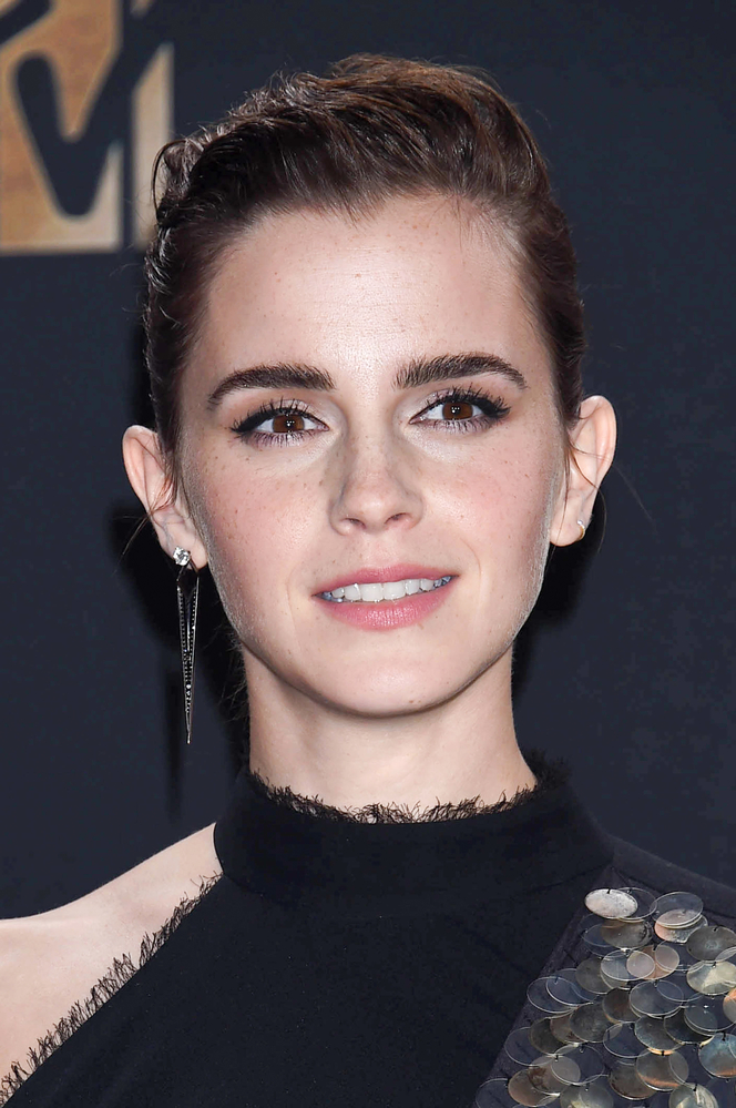 emma_watson_2017_may_7th_mtv_movie_tv_awards_193.jpg