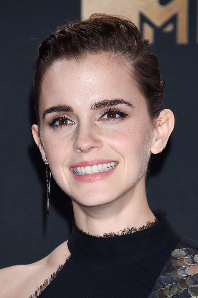 emma_watson_2017_may_7th_mtv_movie_tv_awards_195.jpg