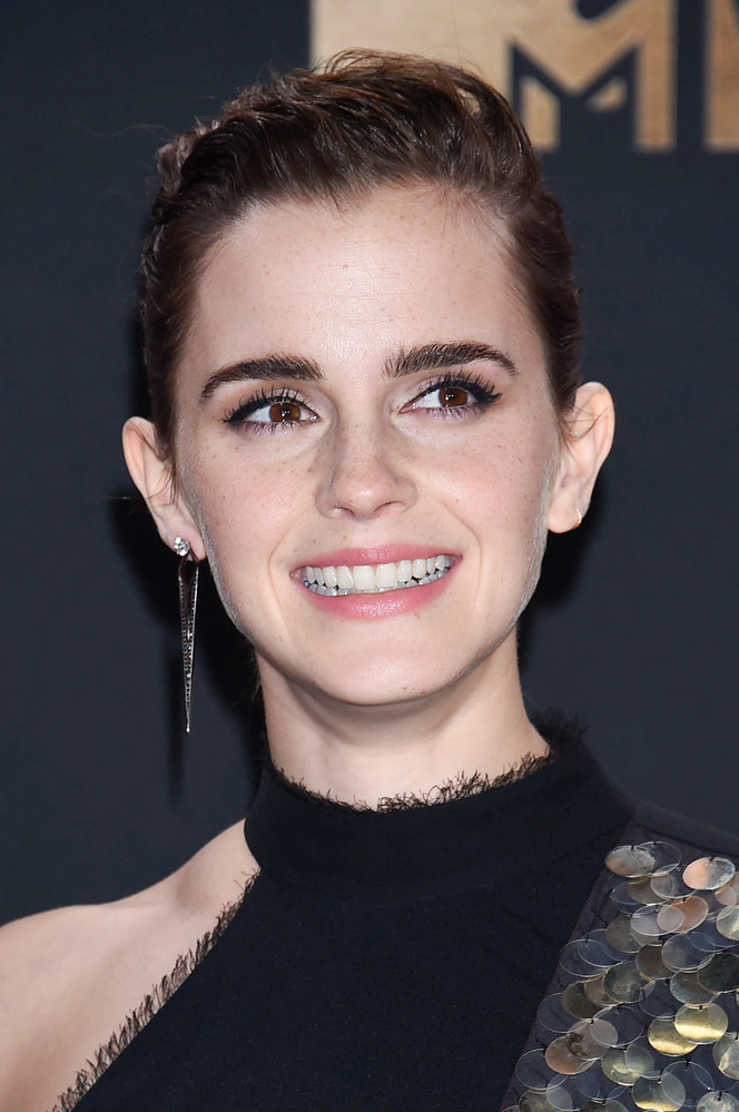 emma_watson_2017_may_7th_mtv_movie_tv_awards_196.jpg
