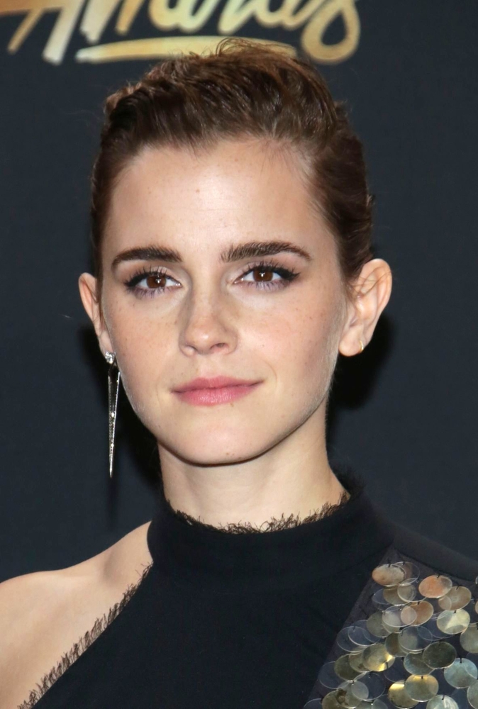emma_watson_2017_may_7th_mtv_movie_tv_awards_222.jpg