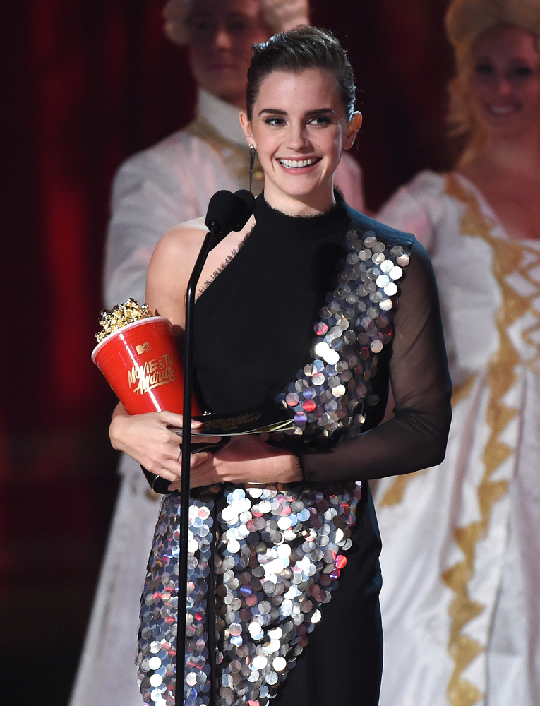emma_watson_2017_may_7th_mtv_movie_tv_awards_27.jpg