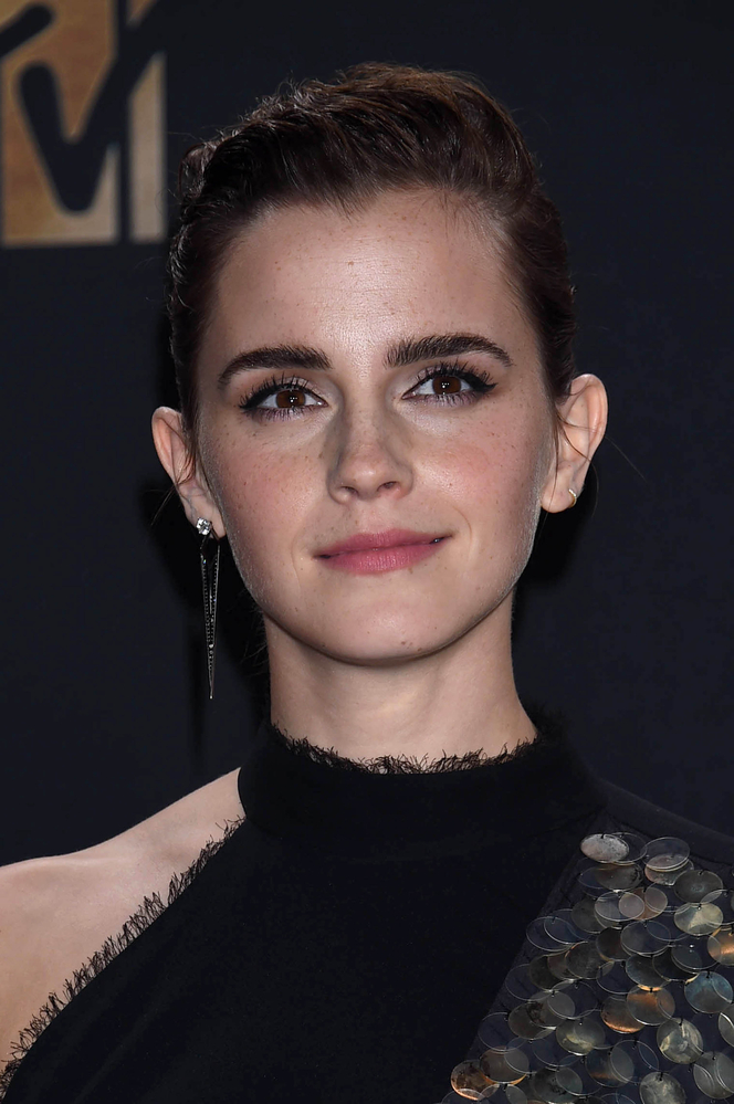 emma_watson_2017_may_7th_mtv_movie_tv_awards_423.jpg