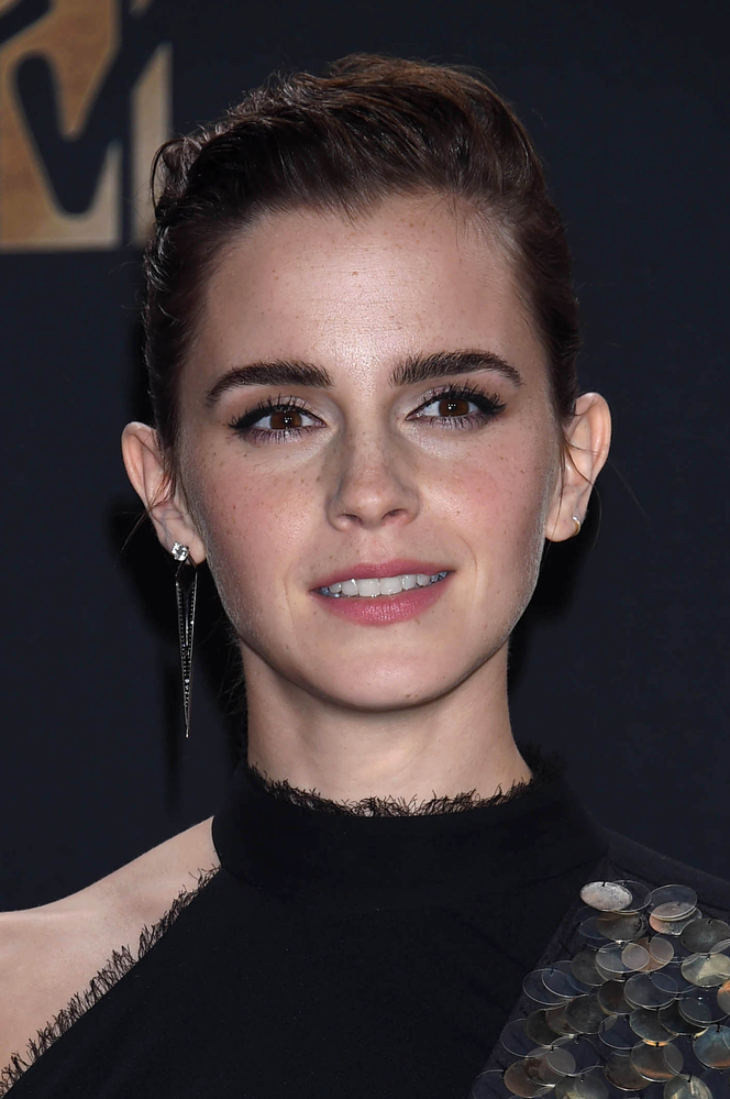 emma_watson_2017_may_7th_mtv_movie_tv_awards_424.jpg