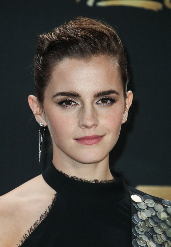 emma_watson_2017_may_7th_mtv_movie_tv_awards_482.jpg