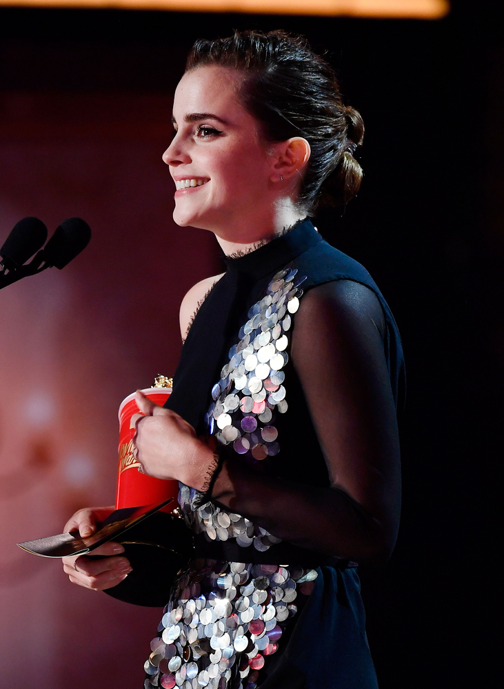 emma_watson_2017_may_7th_mtv_movie_tv_awards_491.jpg