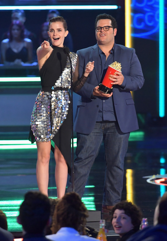 emma_watson_2017_may_7th_mtv_movie_tv_awards_509.jpg