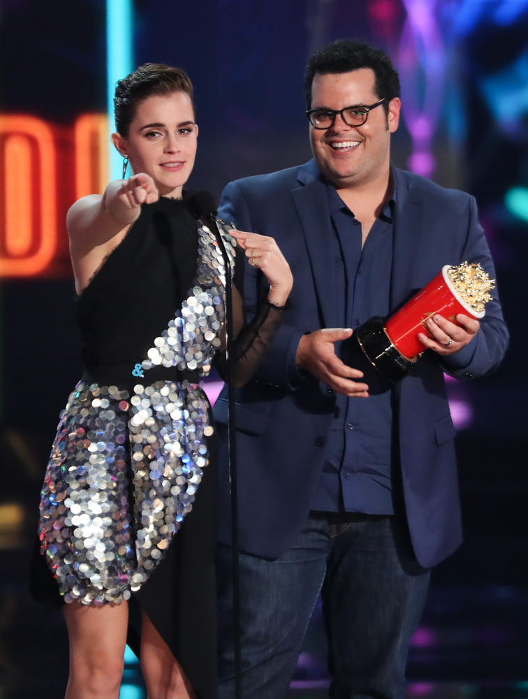 emma_watson_2017_may_7th_mtv_movie_tv_awards_85.jpg