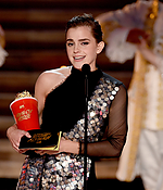 emma_watson_2017_may_7th_mtv_movie_tv_awards_02.jpg
