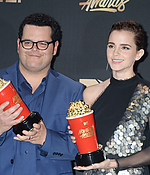 emma_watson_2017_may_7th_mtv_movie_tv_awards_126.jpg
