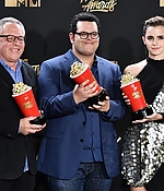 emma_watson_2017_may_7th_mtv_movie_tv_awards_129.jpg
