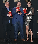emma_watson_2017_may_7th_mtv_movie_tv_awards_132.jpg
