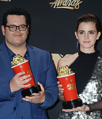 emma_watson_2017_may_7th_mtv_movie_tv_awards_135.jpg