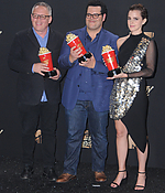 emma_watson_2017_may_7th_mtv_movie_tv_awards_138.jpg