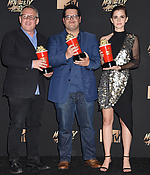 emma_watson_2017_may_7th_mtv_movie_tv_awards_140.jpg