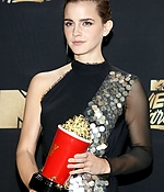 emma_watson_2017_may_7th_mtv_movie_tv_awards_147.jpg