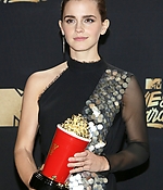 emma_watson_2017_may_7th_mtv_movie_tv_awards_148.jpg