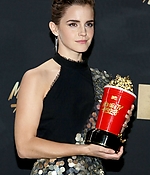 emma_watson_2017_may_7th_mtv_movie_tv_awards_150.jpg