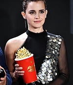 emma_watson_2017_may_7th_mtv_movie_tv_awards_155.jpg