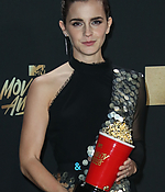 emma_watson_2017_may_7th_mtv_movie_tv_awards_162.jpg