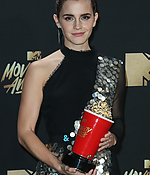 emma_watson_2017_may_7th_mtv_movie_tv_awards_163.jpg