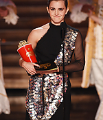 emma_watson_2017_may_7th_mtv_movie_tv_awards_20.jpg
