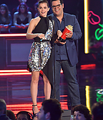 emma_watson_2017_may_7th_mtv_movie_tv_awards_511.jpg