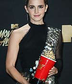 emma_watson_2017_may_7th_mtv_movie_tv_awards_517.jpg