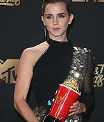 emma_watson_2017_may_7th_mtv_movie_tv_awards_76.jpg