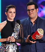 emma_watson_2017_may_7th_mtv_movie_tv_awards_81.jpg
