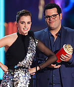 emma_watson_2017_may_7th_mtv_movie_tv_awards_84.jpg