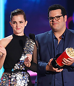emma_watson_2017_may_7th_mtv_movie_tv_awards_88.jpg