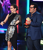 emma_watson_2017_may_7th_mtv_movie_tv_awards_92.jpg