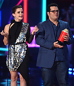 emma_watson_2017_may_7th_mtv_movie_tv_awards_94.jpg