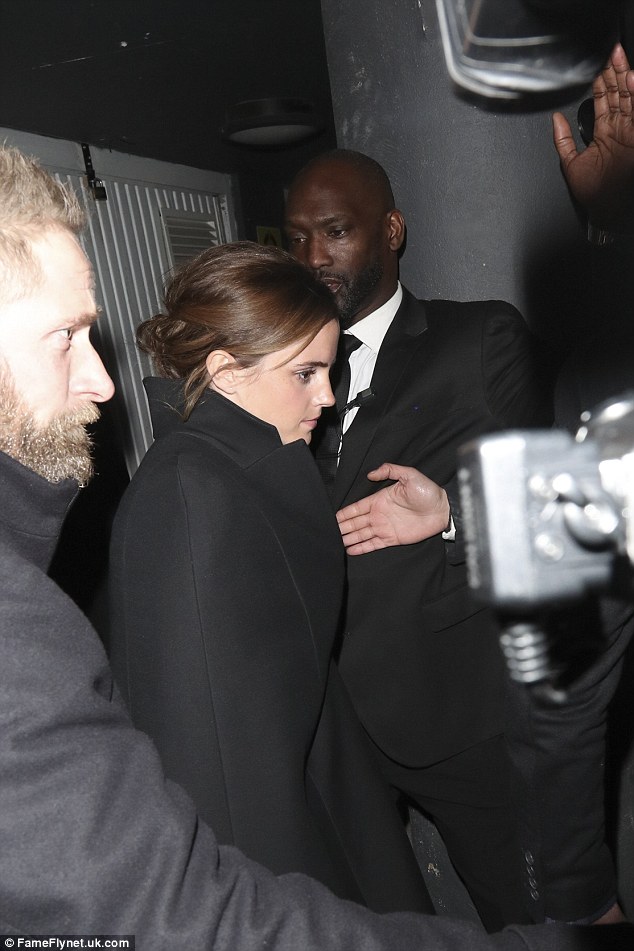 EEW_2017candid_feb13_leaves_the_elle_style_awards_in_london_17.jpg