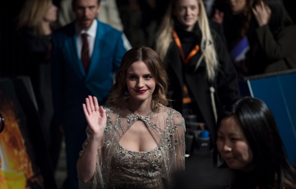 emma_watson_2017_feb_27_batb_premiere_in_shanghai_09.jpg