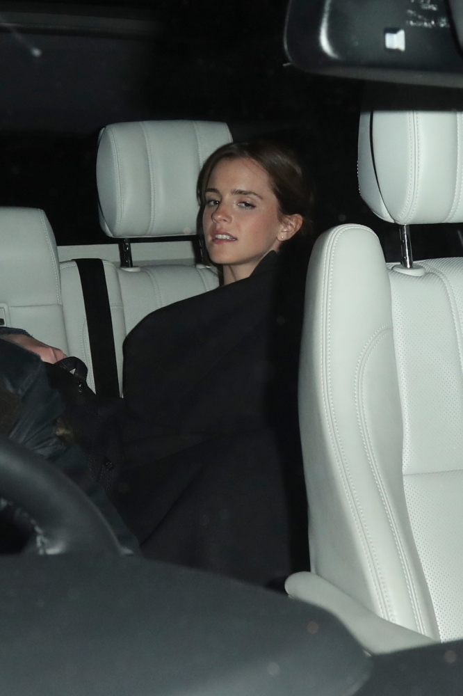 EEW_2017candid_feb13_leaves_the_elle_style_awards_in_london_14.jpg