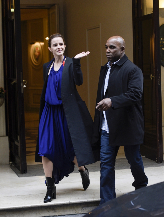 EEW_2017candid_feb20_leaves_le_meurice_hotel_in_paris_02.jpg