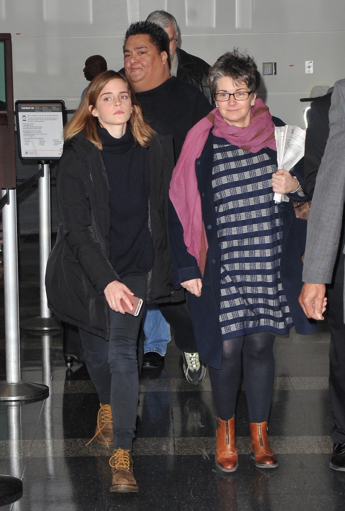 EEW_2017candid_jan20_arrives_in_washingtondc_with_her_mom_03.jpg