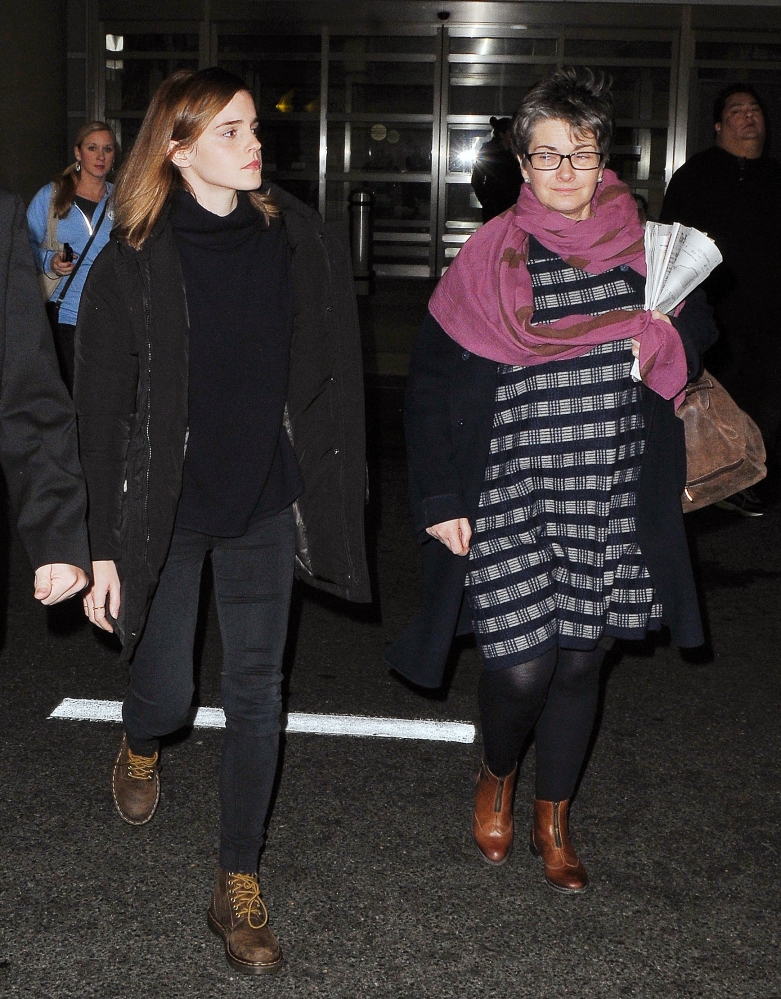 EEW_2017candid_jan20_arrives_in_washingtondc_with_her_mom_17.jpg