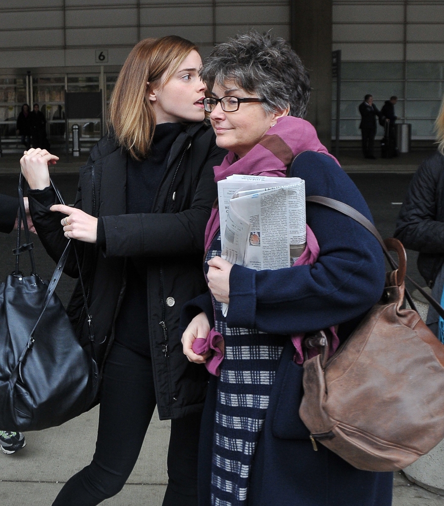 EEW_2017candid_jan20_arrives_in_washingtondc_with_her_mom_18.jpg