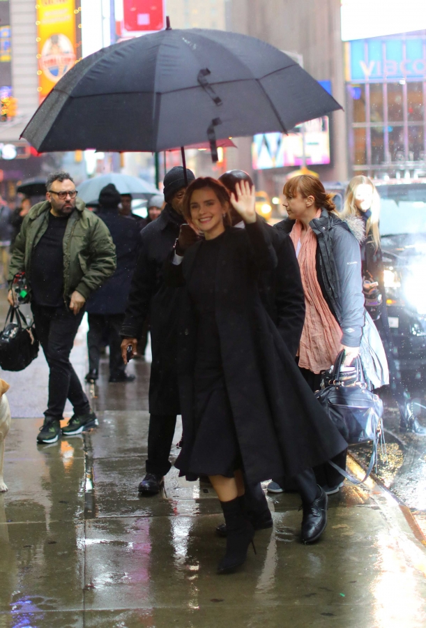 EEW_2017candid_mar10_goodmorning_america_in_nyc_arrival_102.jpg