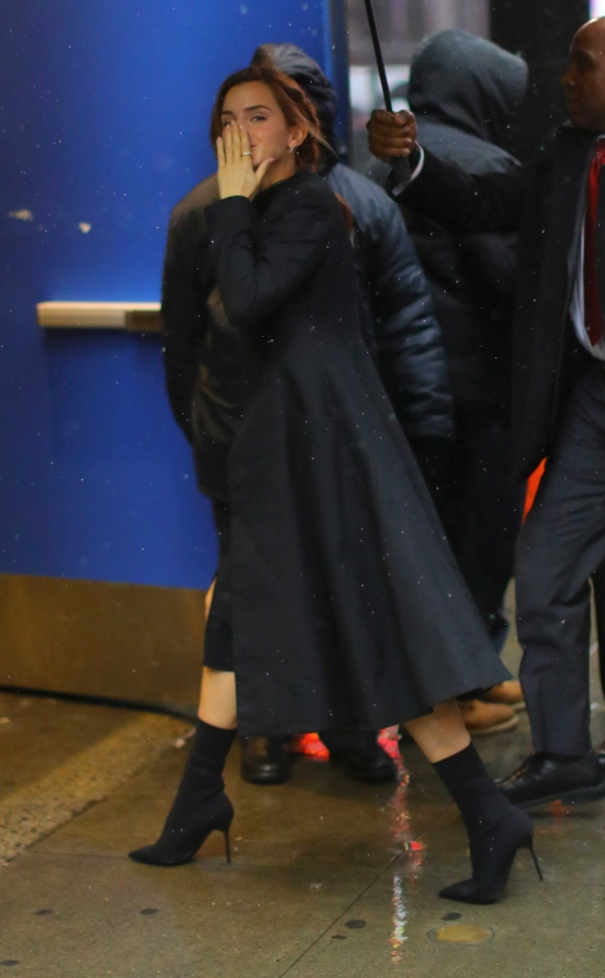 EEW_2017candid_mar10_goodmorning_america_in_nyc_arrival_109.jpg