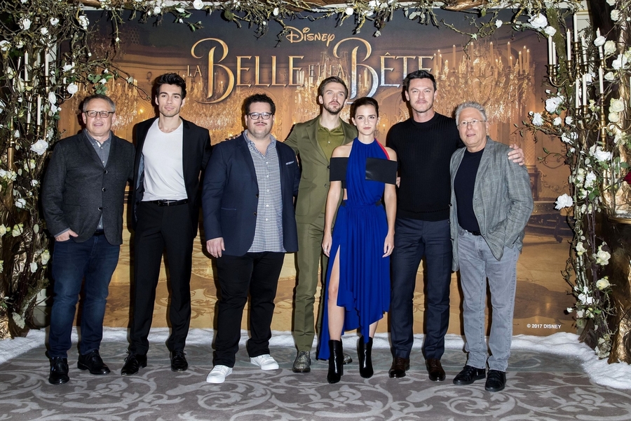 EEW_2017event_feb20_batb_paris_photocall_062.jpg