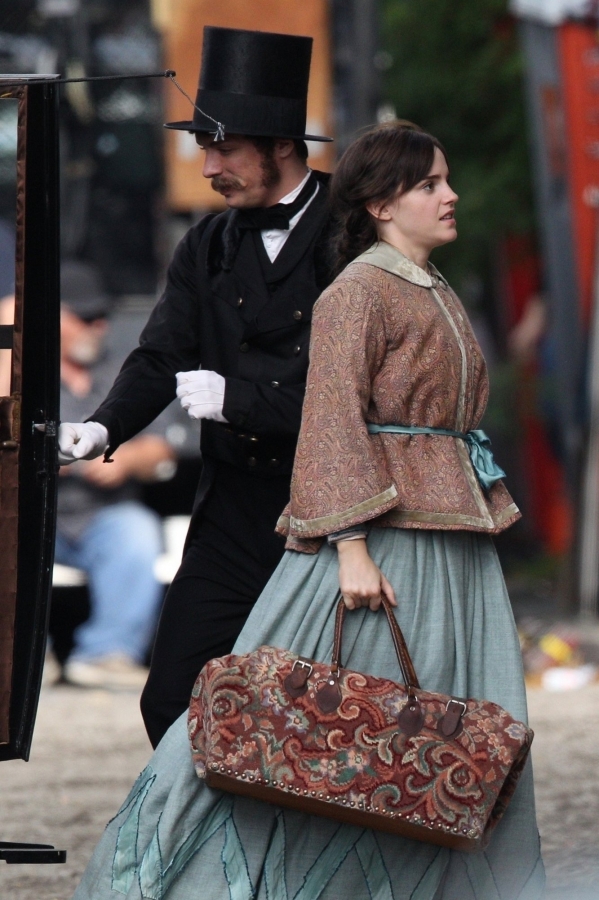 EEW_2018candid_on_set_of_little_women_in_boston_ma_09.jpg