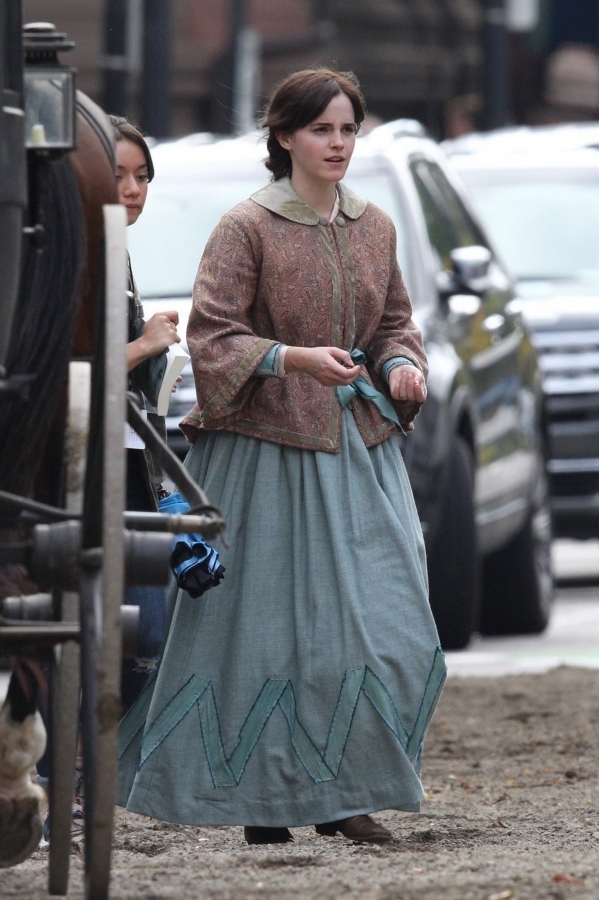 EEW_2018candid_on_set_of_little_women_in_boston_ma_11.jpg