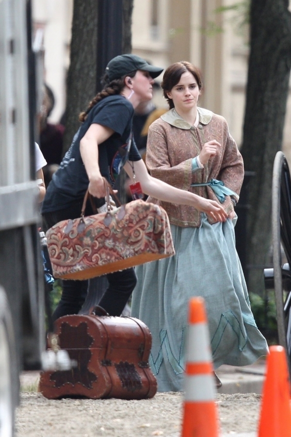 EEW_2018candid_on_set_of_little_women_in_boston_ma_18.jpg